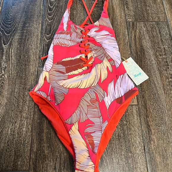 Red reversible maaji one peice - Picture 12 of 12